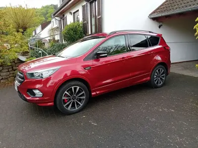 Gebraucht Ford Kuga ST-Line 150 PS (110 kW) 2019 Rot SUV