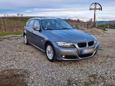 Gebraucht BMW 318 143 PS (105 kW) 2012 Grau Kombi