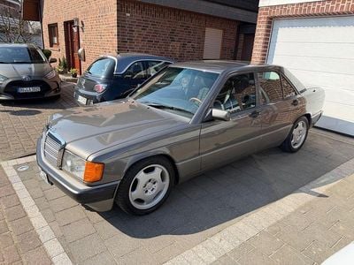 Usata Mercedes 190 122 CV (89 kW) 1991 Beige Berlina