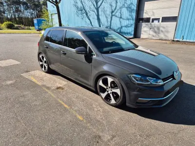 Gebraucht VW Golf VII Highline 150 PS (110 kW) 2017 Grau Limousine