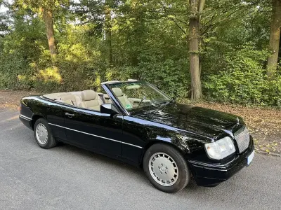 Gebraucht Mercedes 220 150 PS (110 kW) 1995 Schwarz Cabrio