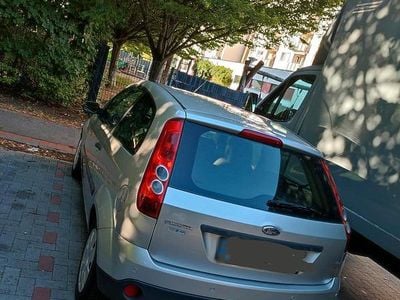 Usata Ford Fiesta 75 CV (55 kW) 2006 Grigio Utilitaria