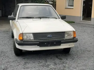 Gebraucht Ford Escort 73 PS (53 kW) 1986 Weiß Kleinwagen
