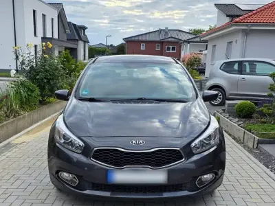 Gebraucht Kia Ceed 128 PS (94 kW) 2014 Grau Kleinwagen