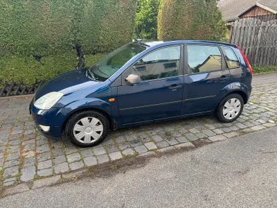 Gebraucht Ford Fiesta 80 PS (58 kW) 2005 Blau Kleinwagen