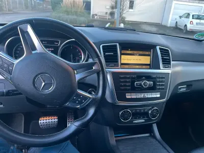 Gebraucht Mercedes ML250 204 PS (150 kW) 2012 Schwarz SUV