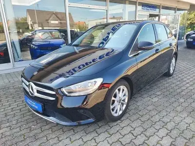 Gebraucht Mercedes B180 136 PS (100 kW) 2020 Schwarz Kleinwagen
