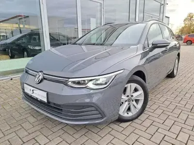 Gebraucht VW Golf VIII Life 150 PS (110 kW) 2023 Grau Kombi