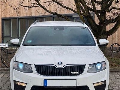 Gebraucht Skoda Octavia vRS 184 PS (135 kW) 2015 Weiß Kleinwagen
