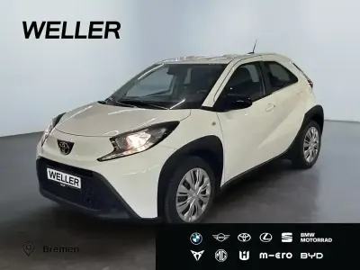Gebraucht Toyota Aygo Play 72 PS (52 kW) 2023 Schneeweiß Kleinwagen