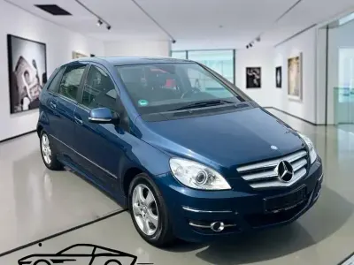 Gebraucht Mercedes B200 140 PS (102 kW) 2010 Blau Van / Kleinbus
