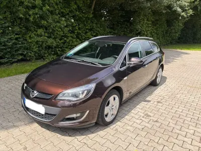 Gebraucht Opel Astra 165 PS (121 kW) 2013 Braun Kombi