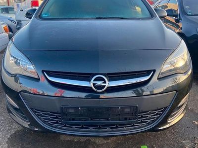 Schwarz Gebraucht 2015 Opel Astra Kombi | 3.800 € (Fairer Preis)