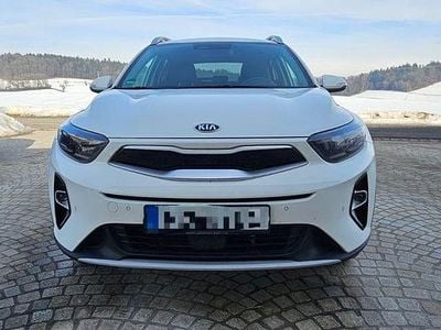 Weiß Gebraucht 2020 Kia Stonic Spirit SUV | 15.600 € (Fairer Preis)