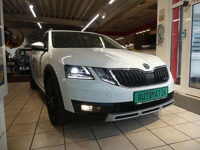 Weiß Gebraucht 2018 Skoda Octavia Scout Kombi | 22.990 €
