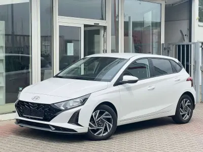Gebraucht Hyundai i20 Trend 101 PS (74 kW) 2024 Atlas white / sol Kleinwagen