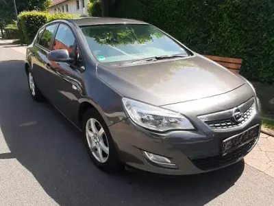 Gebraucht Opel Astra 116 PS (85 kW) 2010 Grau Limousine