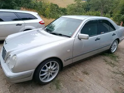 Gebraucht Mercedes E200 136 PS (100 kW) 1996 Silber Limousine