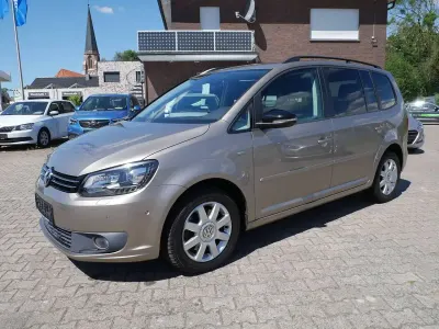 Gebraucht VW Touran Match 140 PS (102 kW) 2012 Titanium beige metallic Van / Kleinbus