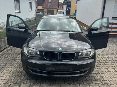 Gebraucht BMW 116 122 PS (89 kW) 2011 Schwarz Kleinwagen