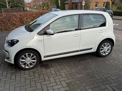 Weiß Gebraucht 2015 VW up! CLUB Kleinwagen | 6.500 € (Fairer Preis)