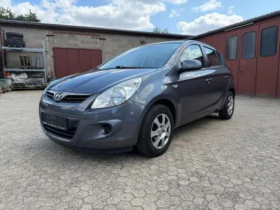 Gebraucht Hyundai i20 Edition 77 PS (56 kW) 2011 Grau Kleinwagen