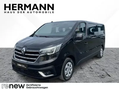 Gebraucht Renault Trafic Life 150 PS (110 kW) 2022 Schwarz midnight (schwarz) Van / Kleinbus