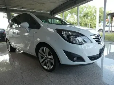 Gebraucht Opel Meriva Innovation 140 PS (102 kW) 2012 Casablancaweiss/glacier/arctic Van / Kleinbus