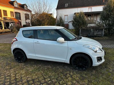 Gebraucht Suzuki Swift 95 PS (69 kW) 2015 Weiß Kleinwagen