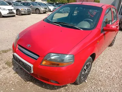 Używany Chevrolet Kalos 83 KM (61 kW) 2003 Czerwony Hatchback