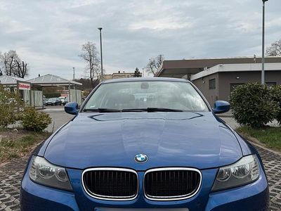 Second-hand BMW 318 143 CP (105 kW) 2011 Albastru Berlinǎ