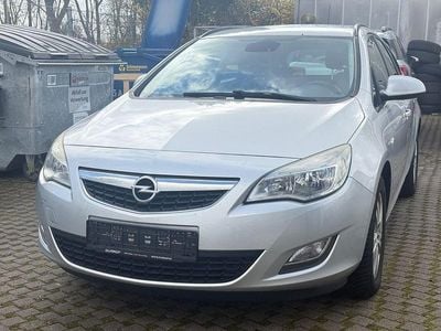Gebraucht Opel Astra Selection 125 PS (91 kW) 2012 Silber Kombi