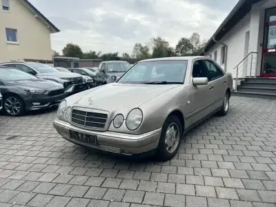 Gebraucht Mercedes E230 Elegance 150 PS (110 kW) 1996 Grau Limousine