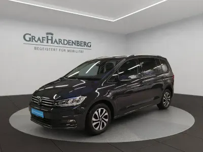 Używany VW Touran Active 150 KM (110 kW) 2022 Szary Minivan