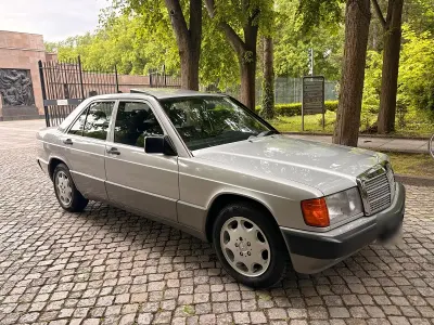 Gebraucht Mercedes 190 115 PS (84 kW) 1989 Silber Limousine