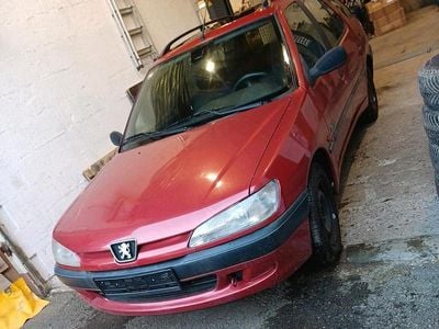 Rot Gebraucht 1998 Peugeot 306 Kombi | 1.700 €