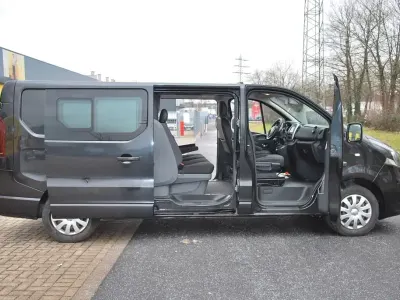 Begagnad Opel Vivaro 140 HK (102 kW) 2015 Svart Minibuss