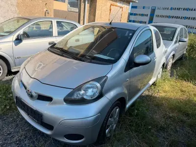 Gebraucht Toyota Aygo 69 PS (50 kW) 2009 Silber Kleinwagen