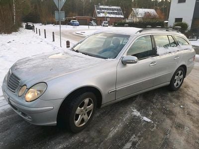 Silber Gebraucht 2003 Mercedes E220 Kombi | 2.200 €