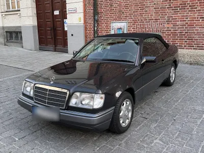 Gebraucht Mercedes E220 150 PS (110 kW) 1995 Schwarz Cabrio