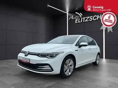 Gebraucht VW Golf VIII Style 150 PS (110 kW) 2021 Pure white Limousine
