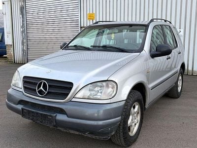 Gebraucht Mercedes ML270 163 PS (119 kW) 2000 Silber SUV