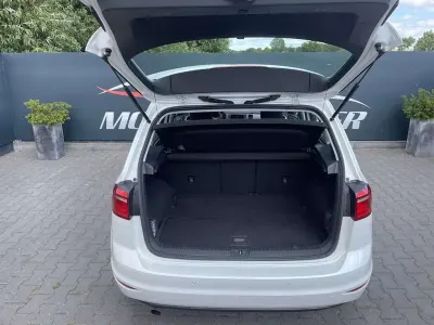 Gebraucht VW Golf Sportsvan Comfortline 110 PS (80 kW) 2015 Oryxweiß perlmutteffekt Van / Kleinbus