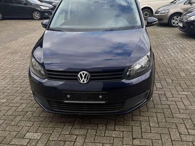 Blau Gebraucht 2010 VW Touran Trendline Van / Kleinbus | 5.200 € (Etwas zu teuer)
