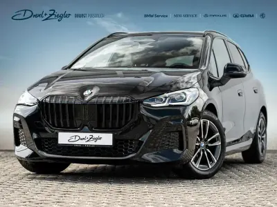 Gebraucht BMW 220 Active Tourer M Sport 170 PS (125 kW) 2025 Saphirschwarzmetallic Van / Kleinbus