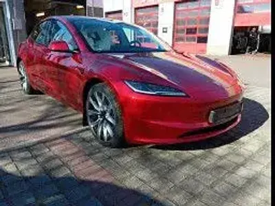 Usata Tesla Model 3 366 kW (498 CV) 2024 Rosso Berlina