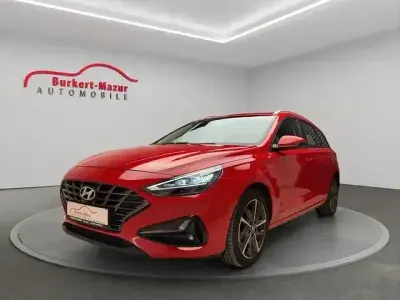 Gebraucht Hyundai i30 Trend 120 PS (88 kW) 2024 Rot Kombi
