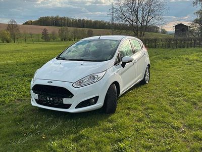 Gebraucht Ford Fiesta SYNC Edition 95 PS (69 kW) 2016 Weiß Kleinwagen