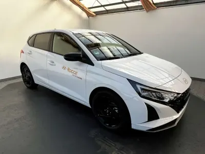 Neu Hyundai i20 Blackline 90 PS (66 kW) 2026 Atlas white Kleinwagen