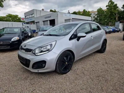 Gebraucht Kia Rio Spirit 90 PS (66 kW) 2012 Silber Limousine